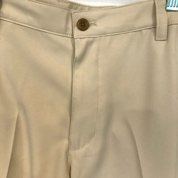 Izod Men's Flat Front Bermuda Golf Shorts Sz 40 in Light Tan Activewear Outdoors - Picture 2 of 13